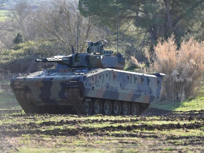 Rumania adjudica contrato para modernización terrestre, antiaérea y naval