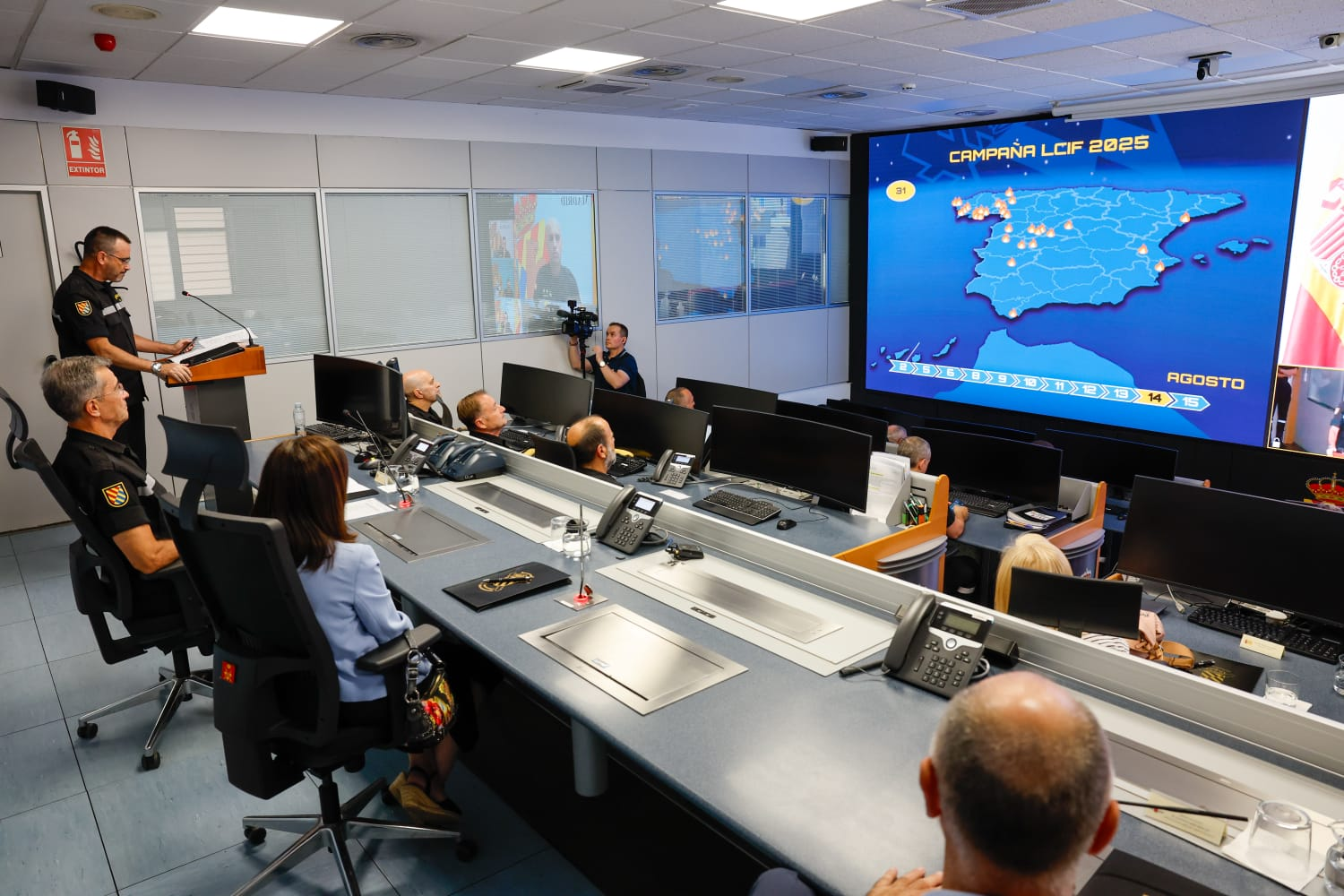 La ministra de Defensa ha recibido una actualización y balance de la campaña de lucha contra el fuego de este verano