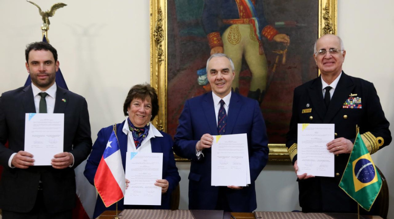 Chile y Brasil firman acuerdo sobre cooperación en industria de Defensa