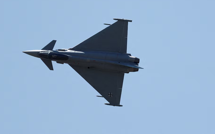 Reino Unido - Aviones de combate británicos se unen a la operación de la OTAN para reforzar la seguridad europea