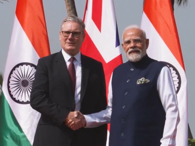 India y Reino Unido firman acuerdos de defensa y de cooperación industrial