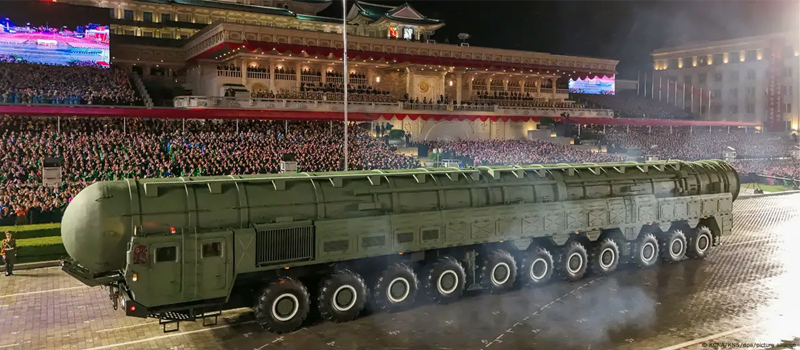 Corea del Norte muestra misil intercontinental Hwasong-20
