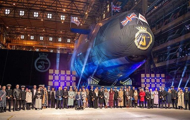 El HMS Agamemnon completa primera prueba de inmersión controlada