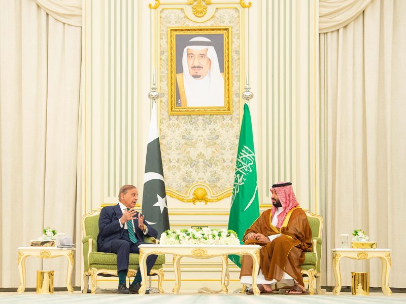 Pakistán y Arabia Saudita firman un pacto militar basado en el principio de defensa colectiva