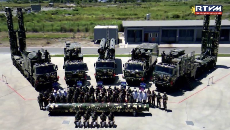 Los Marines de Filipinas presentan batería de misiles antibuque BrahMos