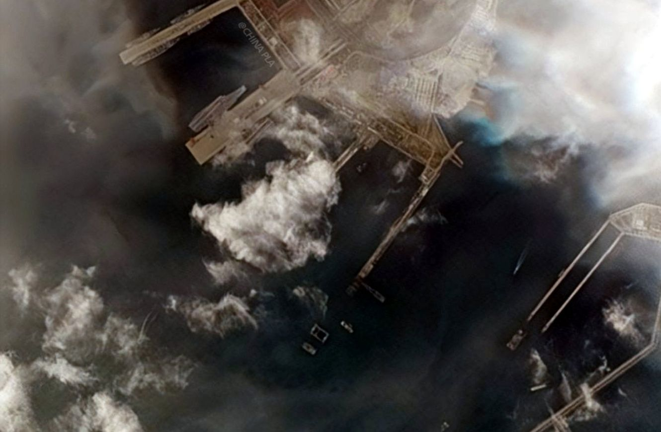 Imágenes satelitales muestran portaaviones Fujian y Liaoning en la misma base
