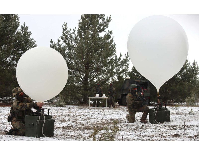 Prueba de lanzamiento de panfletos desde globos