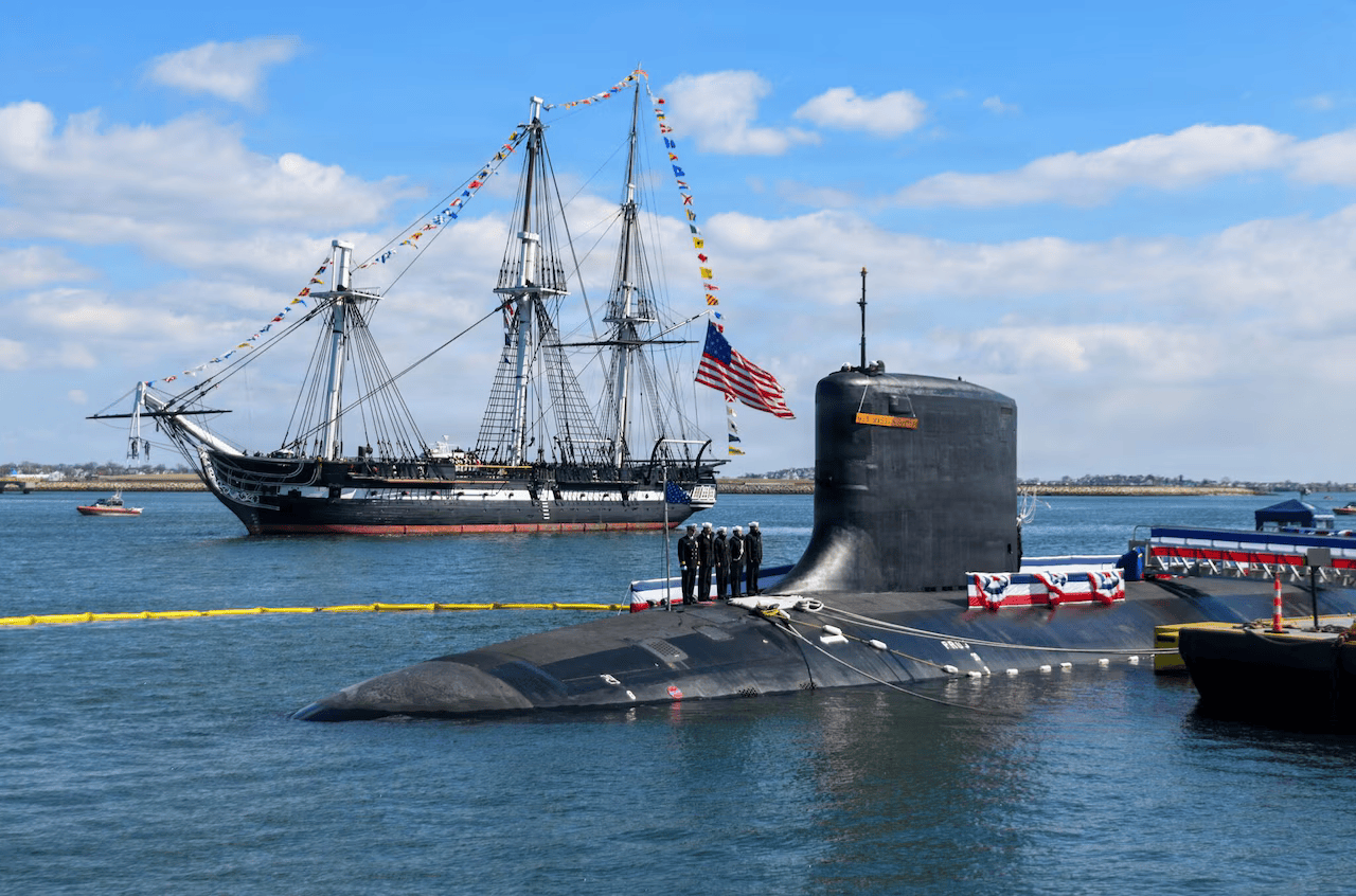 El submarino USS Massachusetts entra en servicio
