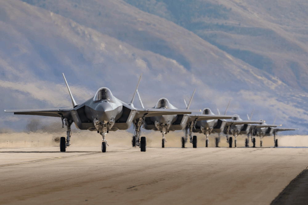 Reino Unido planea entrenamiento de vuelo a baja altura