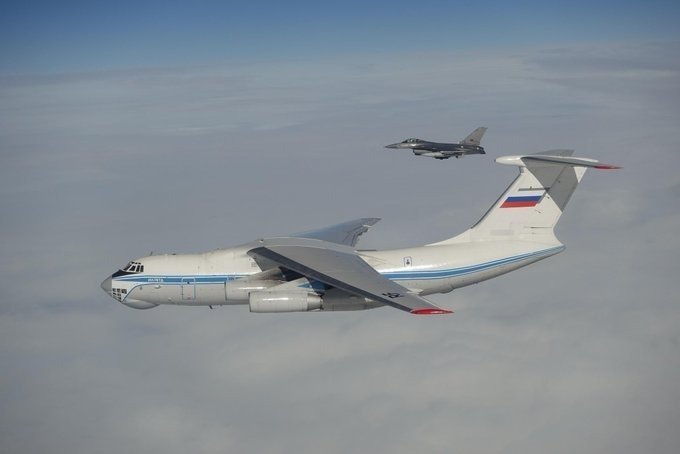 F-16 del Comando Aéreo de la OTAN identifican un Il-76 sobre el Mar Báltico