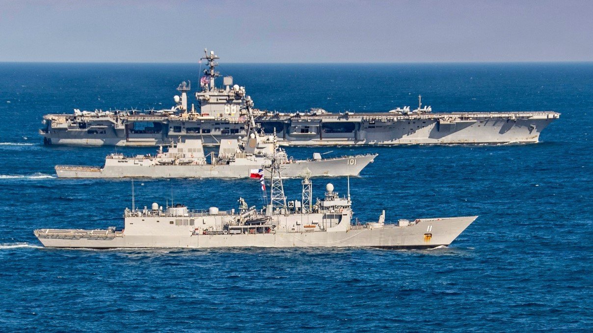Chile y Estados Unidos ejecutan maniobras navales combinadas en el Pacífico Oriental