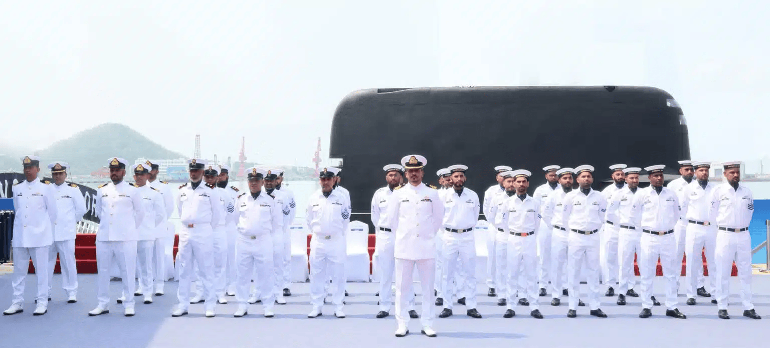 Pakistán incorpora su primer submarino clase Hangor