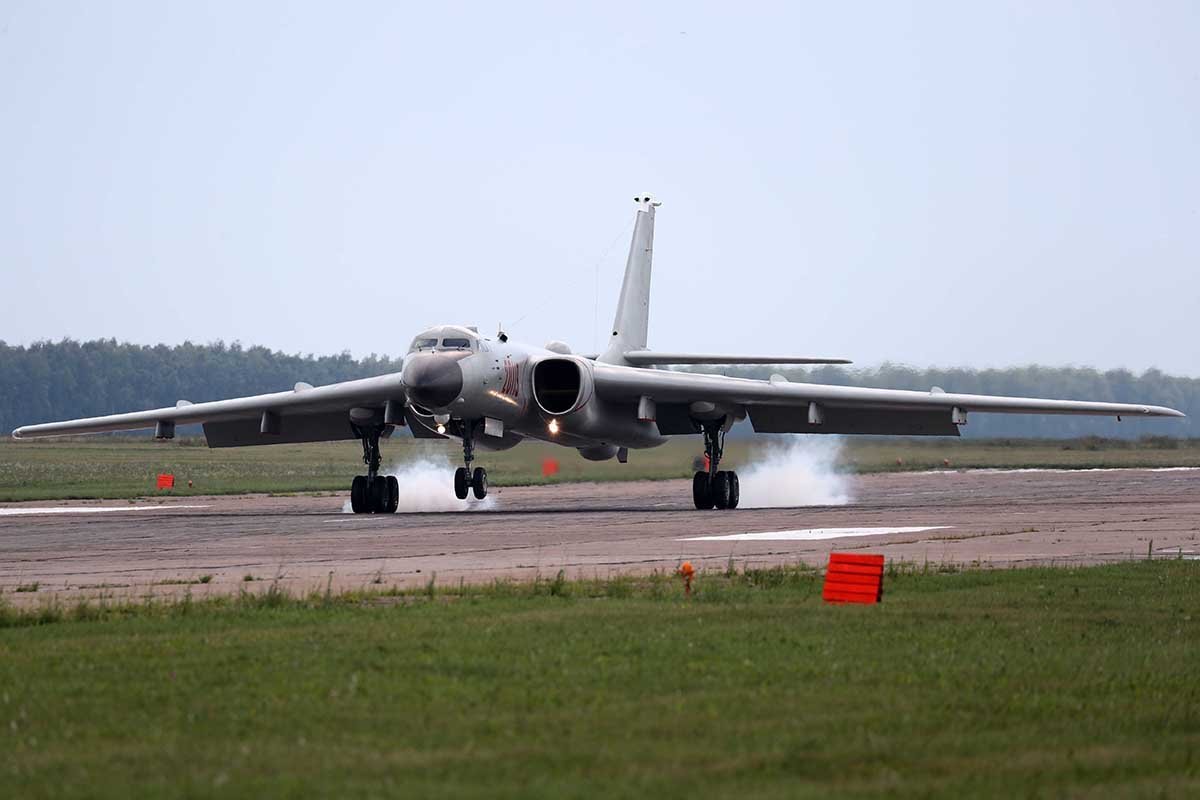 China ejecuta patrullas aeronavales con bombarderos H-6