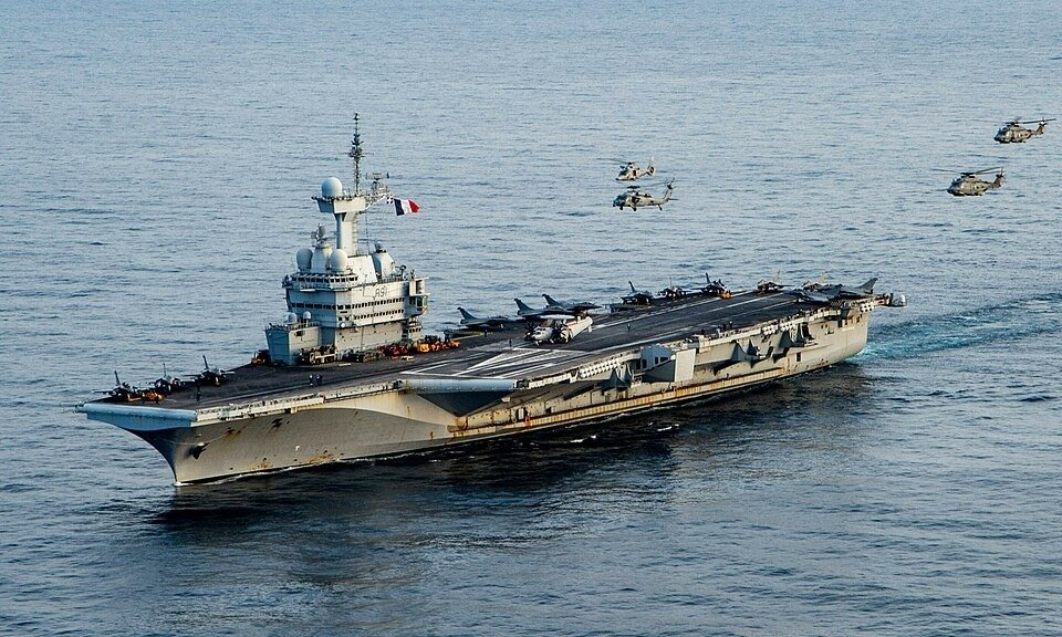 Francia conduce un grupo aeronaval hacia el Mar Arábigo